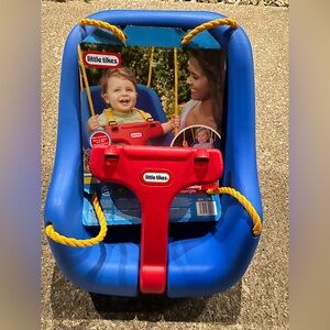 Little Tikes 2-in-1 Snug 'n Secure Swing in blue